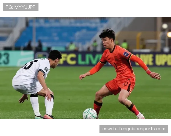 特写聚焦:39岁的老将夸利亚雷拉替补登场,接受全场球迷起立鼓掌